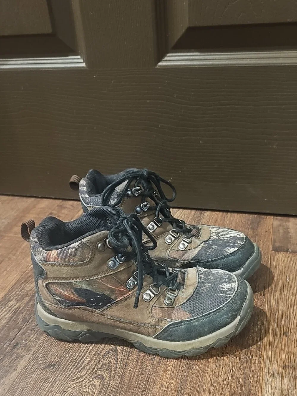 Kids Brown Camouflage Hiking Boots - Durable Outdoor Trail Shoes